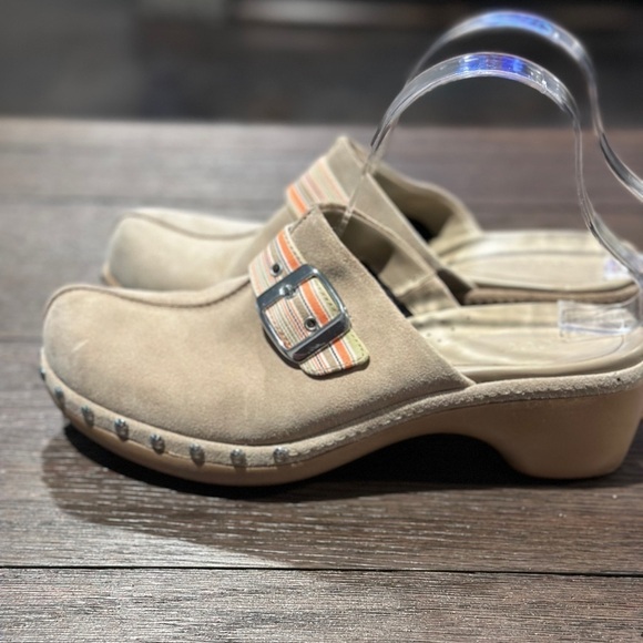 ECCO Studded Slide Clogs Womens Size 8 (EU 39) Suede Leather 2-1/2" Heel Mule - Picture 4 of 5